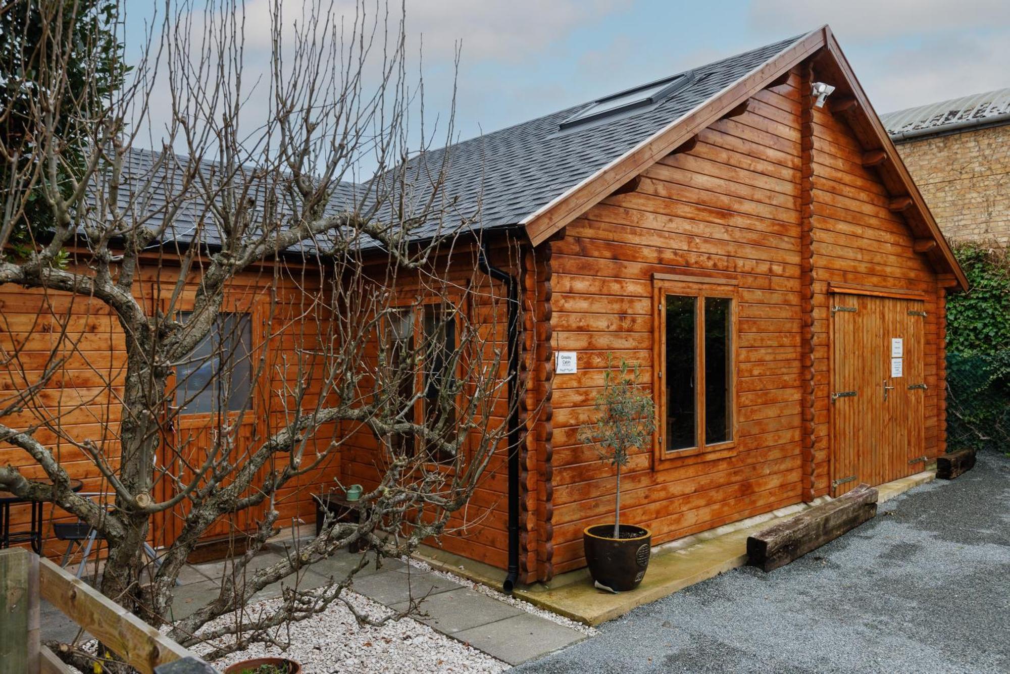 Spacious Cabin Evcharger And Free Parking Near Cambridge Exterior photo